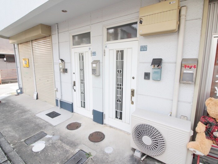 物件外観写真3　(エントランス部分)