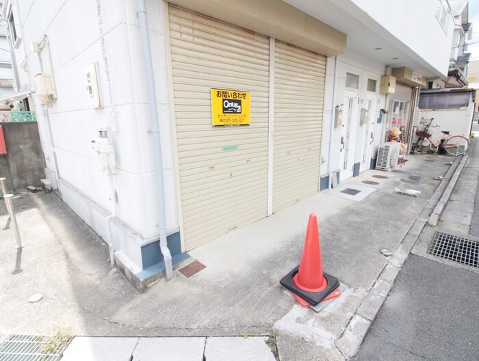 物件外観写真5　(駐車場)