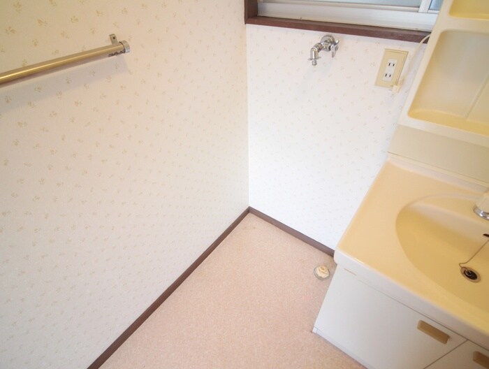 物件内観写真17　(洗濯機置場)