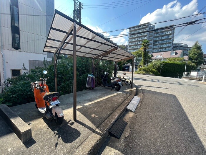 物件外観写真3　(駐輪場)