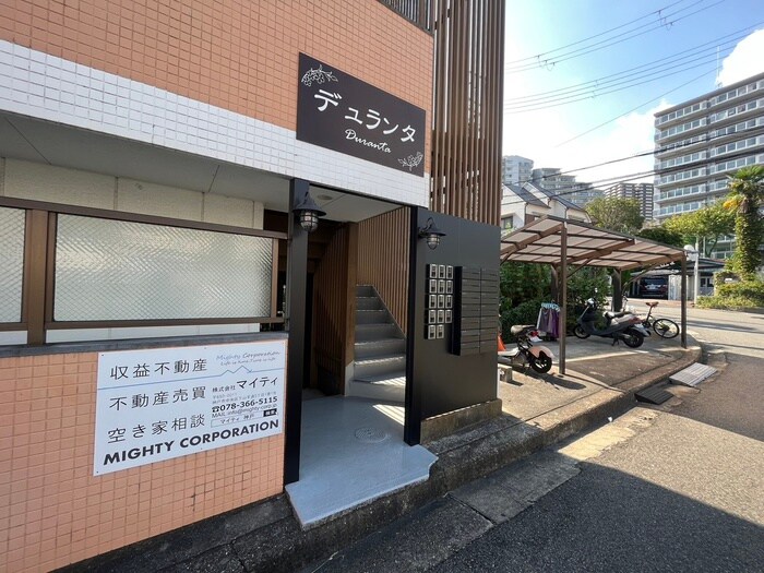 物件外観写真5　(エントランス部分)