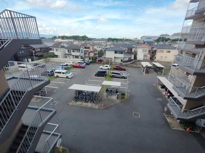 物件外観写真5　(駐車場)