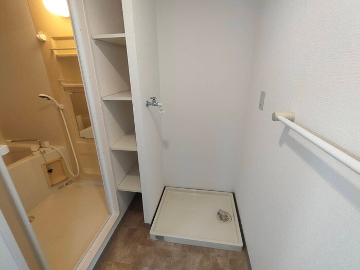 物件内観写真16　(洗濯機置場)