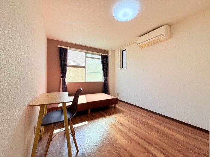 物件内観写真3　(居室)