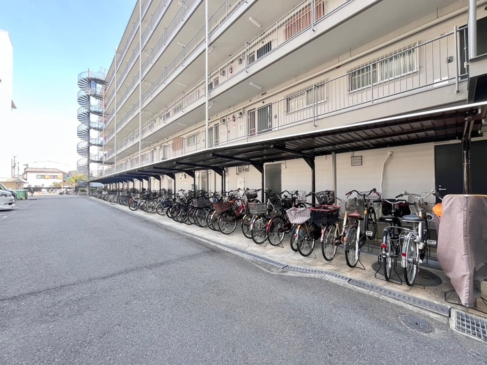 物件外観写真3　(駐輪場)