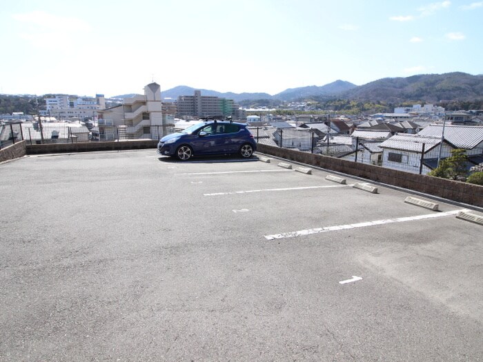 物件外観写真2　(駐車場)