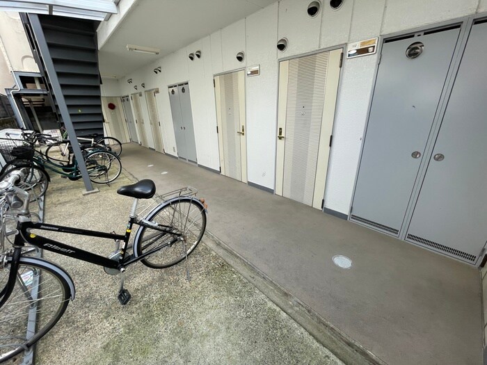 物件外観写真4　(エントランス部分)