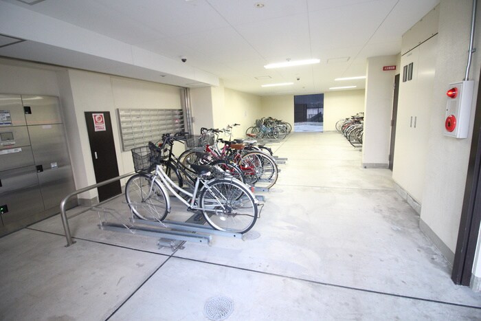 物件外観写真4　(駐輪場)