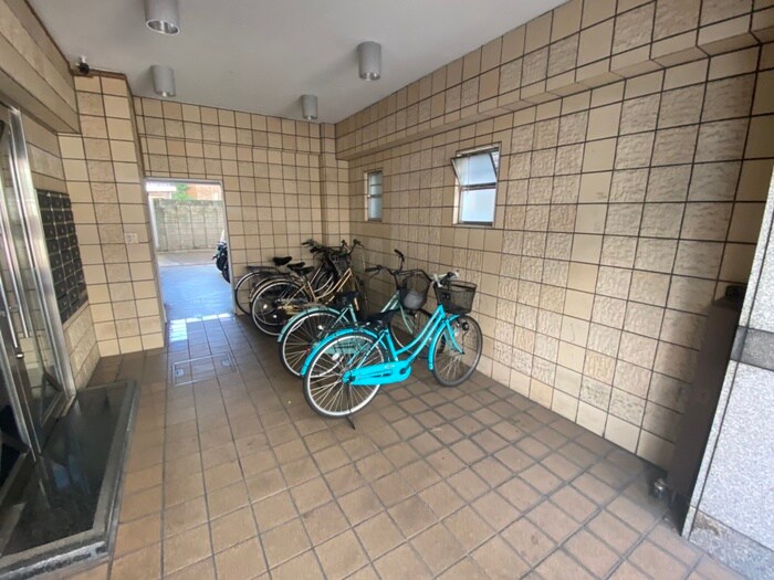 物件外観写真3　(駐輪場)