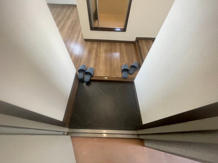 物件内観写真13　(玄関)
