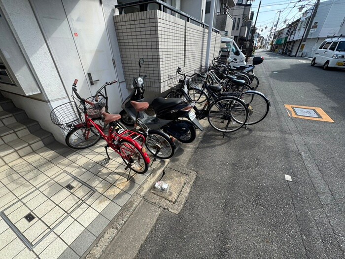物件外観写真4　(駐輪場)