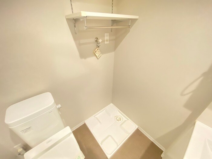 物件内観写真16　(洗濯機置場)