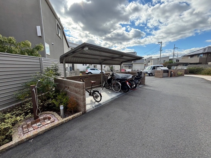物件外観写真4　(駐輪場)