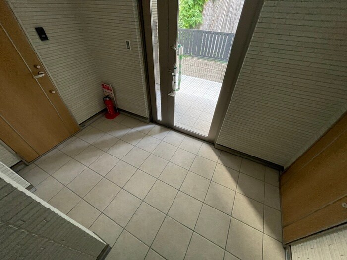 物件外観写真6　(エントランス部分)
