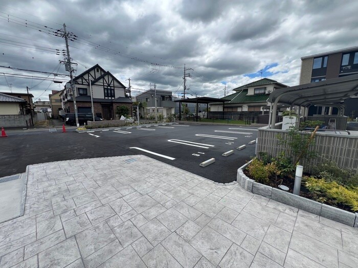 物件外観写真3　(駐車場)