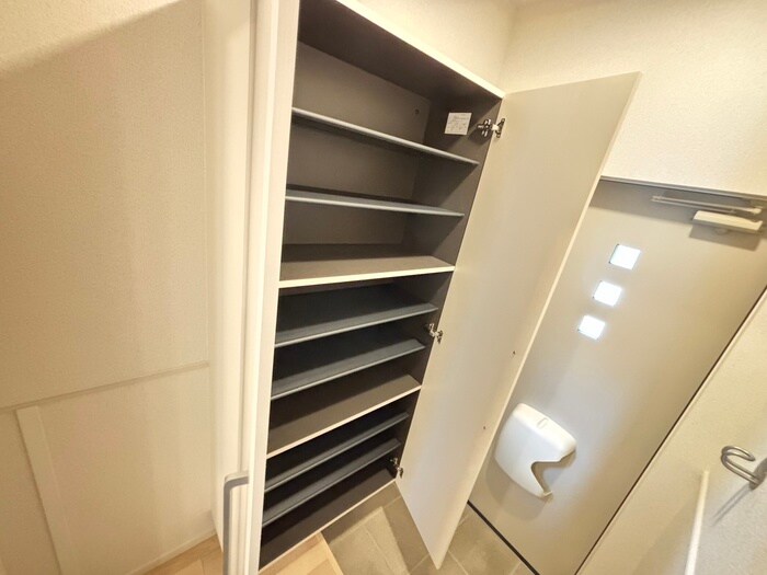 物件内観写真16　(靴箱)