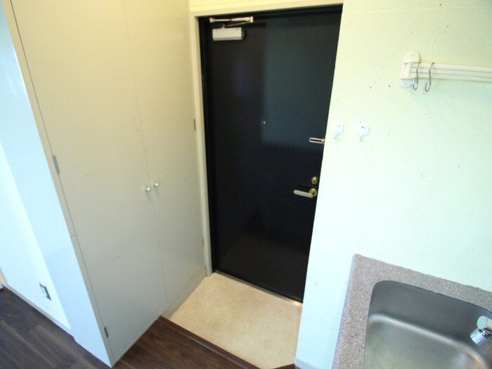 物件内観写真13　(玄関)
