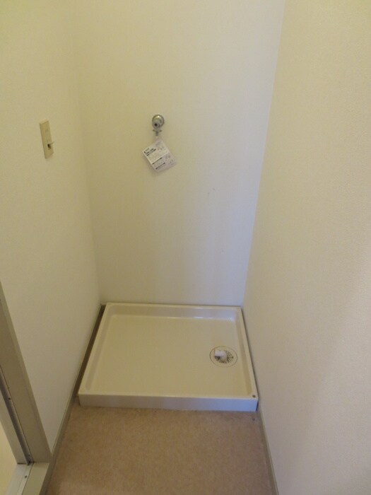 物件内観写真14　(洗濯機置場)