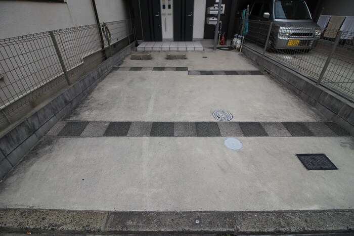 物件外観写真2　(駐車場)