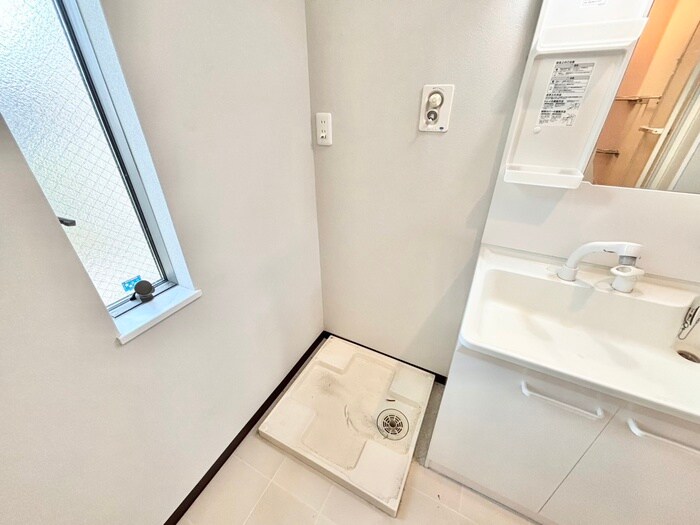 物件内観写真15　(洗濯機置場)