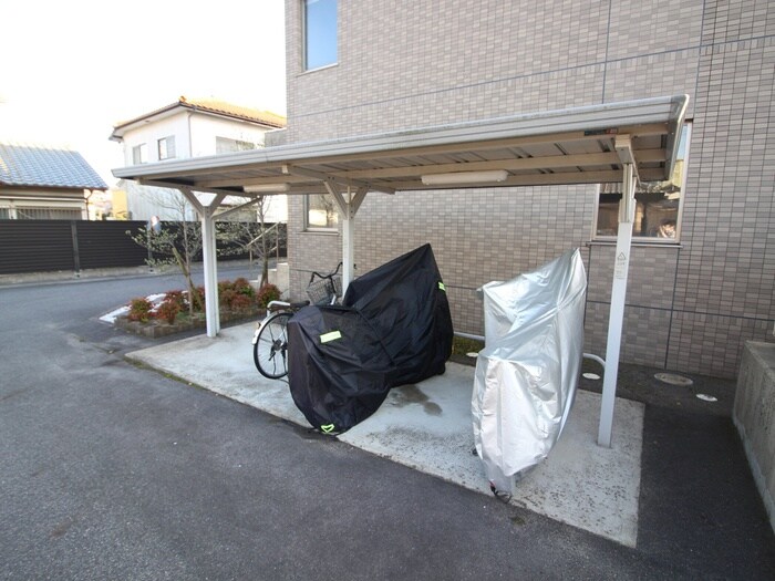 物件外観写真4　(駐輪場)