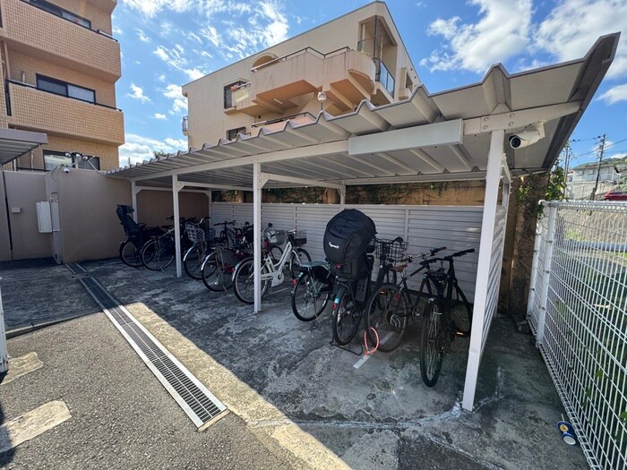 物件外観写真5　(駐輪場)