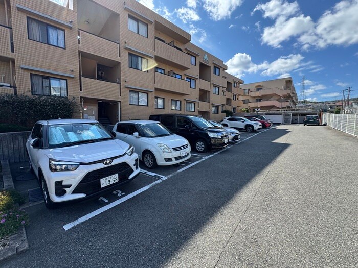 物件外観写真6　(駐車場)