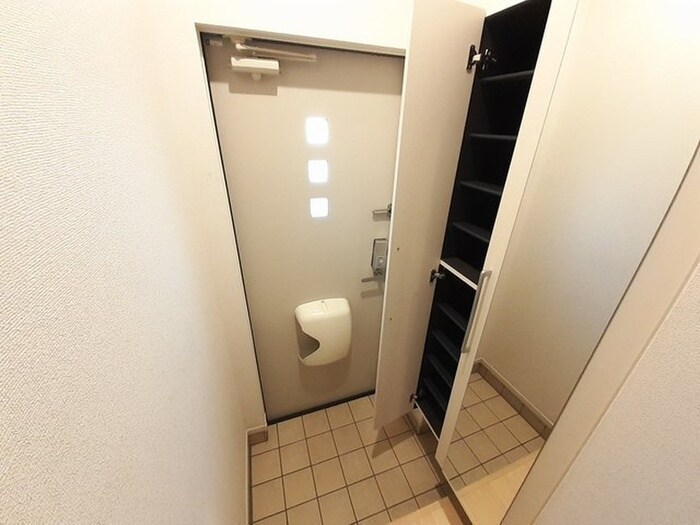 物件内観写真11　(玄関)