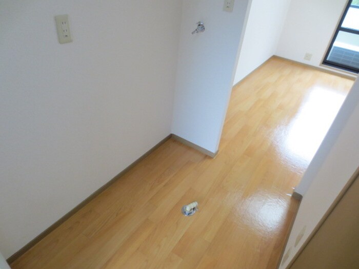 物件内観写真10　(洗濯機置場)