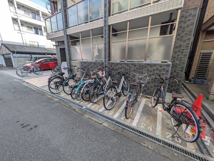 物件外観写真6　(駐輪場)