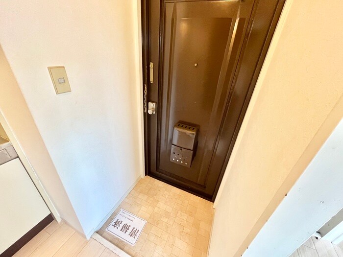 物件内観写真8　(玄関)