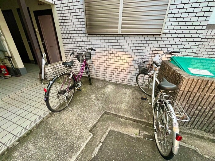 物件外観写真5　(駐輪場)