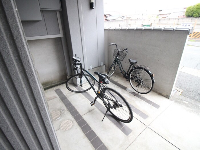 物件外観写真4　(駐輪場)