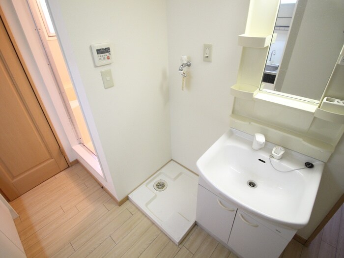 物件内観写真16　(洗濯機置場)