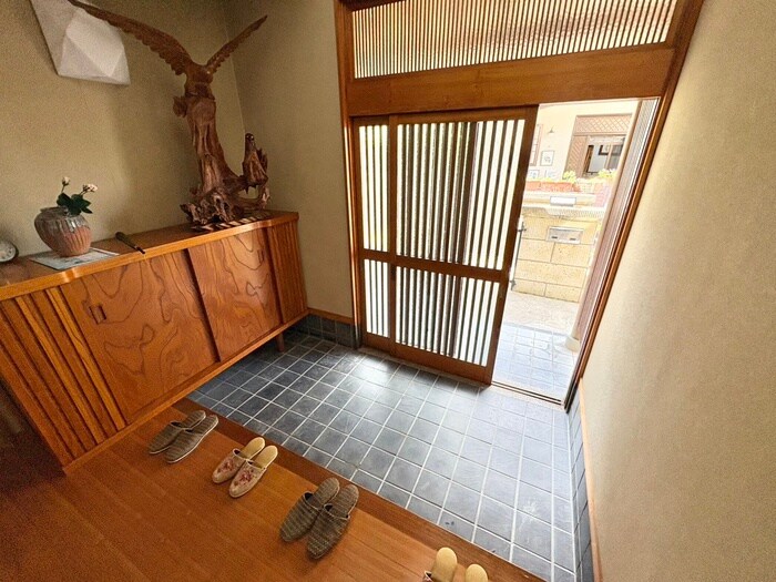 物件内観写真16　(玄関)