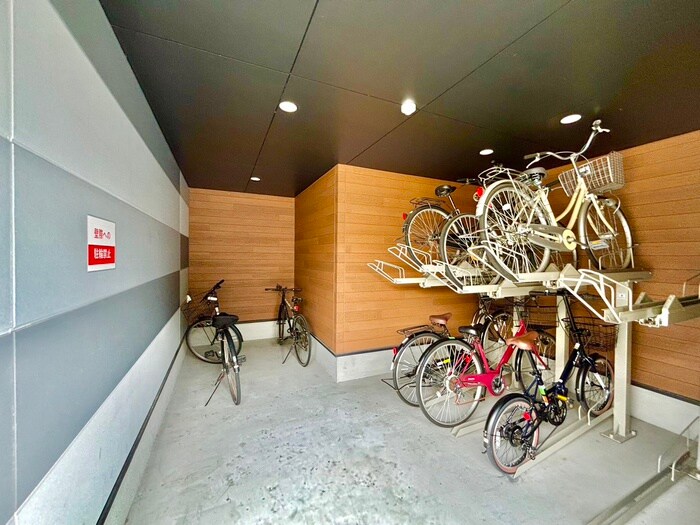 物件外観写真5　(駐輪場)