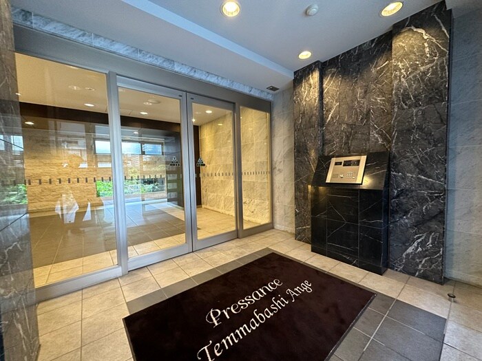 物件外観写真3　(エントランス部分)