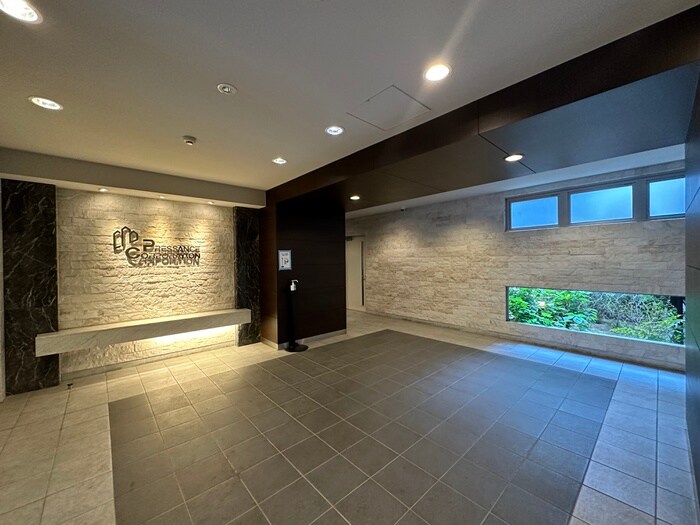 物件外観写真4　(エントランス部分)