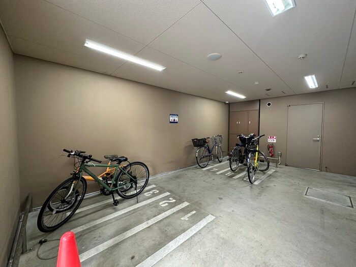 物件外観写真6　(駐輪場)