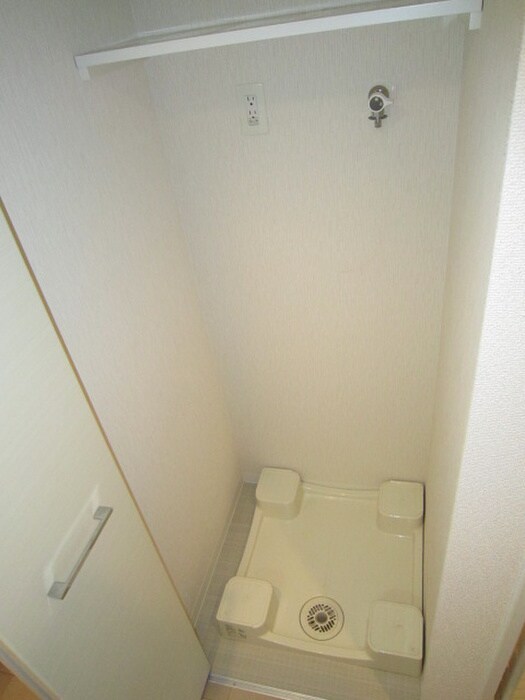 物件内観写真14　(洗濯機置場)