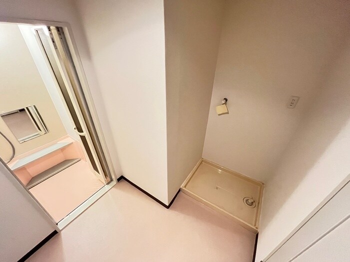 物件内観写真12　(洗濯機置場)