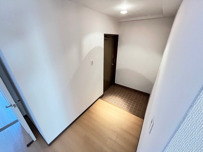 物件内観写真19　(玄関)