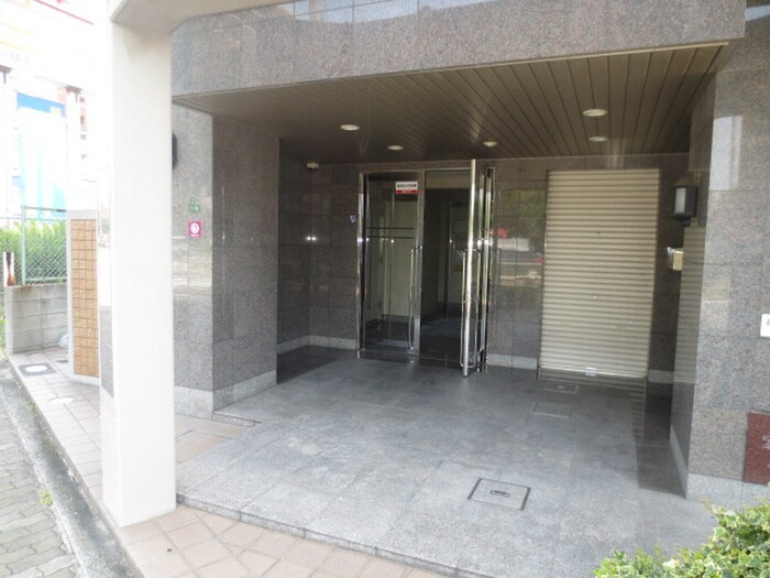 物件外観写真3　(エントランス部分)