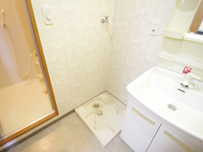 物件内観写真15　(洗濯機置場)