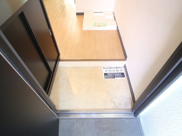 物件内観写真10　(玄関)