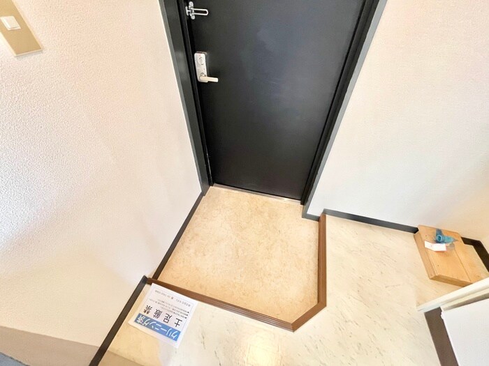 物件内観写真12　(玄関)