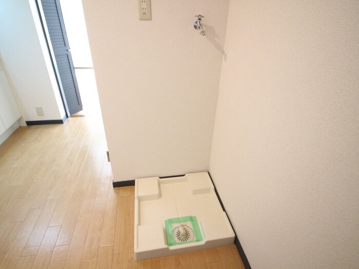 物件内観写真18　(洗濯機置場)