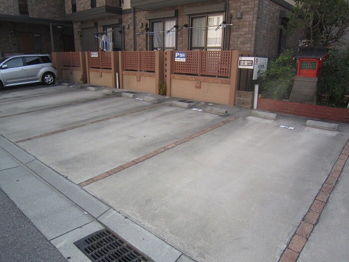 物件外観写真4　(駐車場)