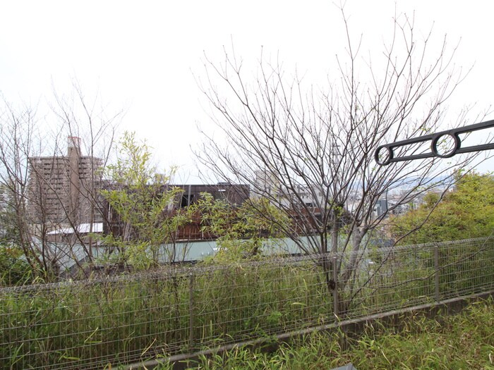 物件内観写真17　(室内からの展望)