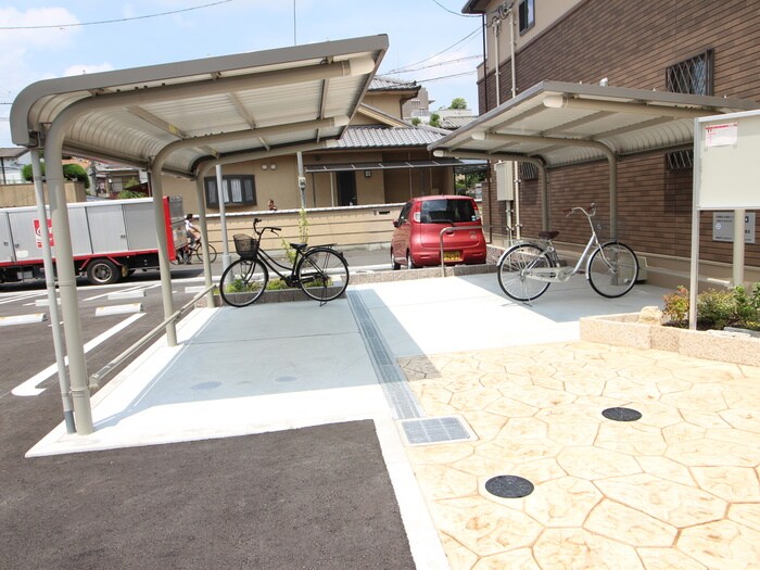 物件外観写真4　(駐輪場)